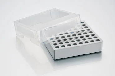 艾本德儲存盒 8 × 8, 可放置 64  個試管， 1  –  2  mL，3  件，高 53  mm，2  英寸，聚丙烯材料，可耐受最低 -86  °C，可高溫高壓滅菌，帶蓋子并具有數(shù)字字母標識